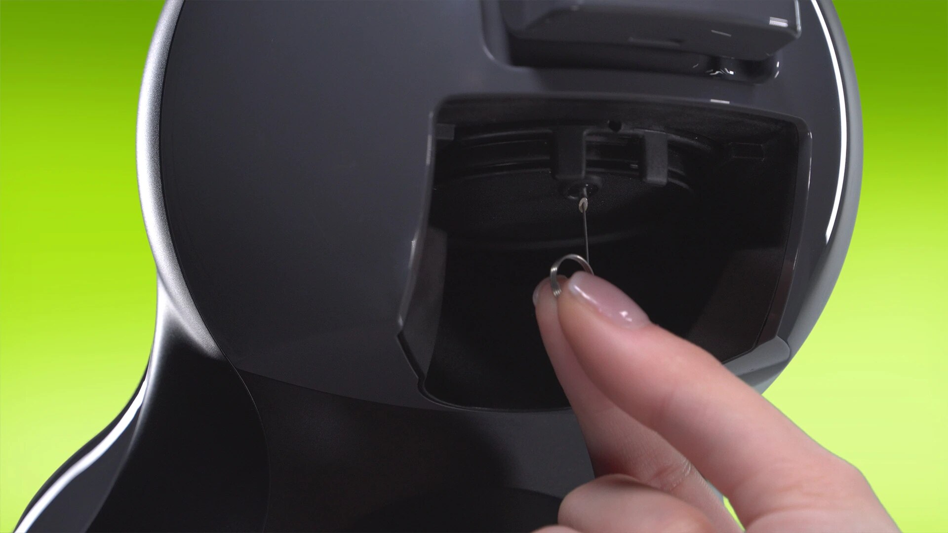 Le bouton d'alimentation de votre MINI ME®  devient jaune - NESCAFE®  DOLCE GUSTO® 